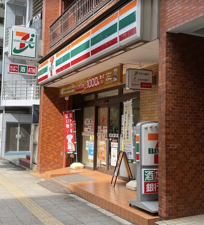 コンビニ　セブンイレブン台東蔵前3丁目店（コンビニ）まで215m