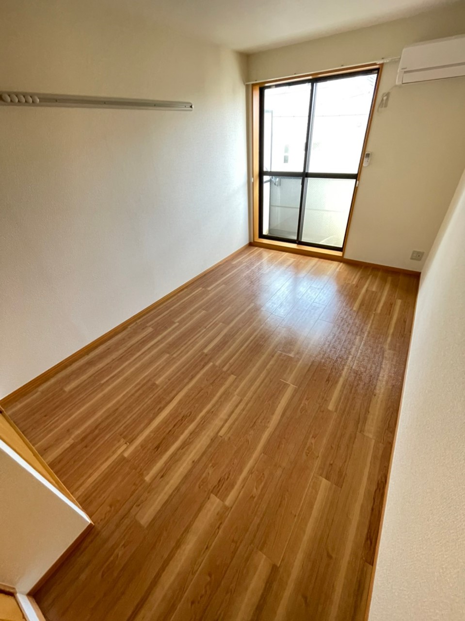 居室・リビング　※同物件、別部屋の写真です。