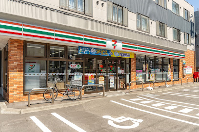 コンビニ　セブンイレブン札幌北22条店（コンビニ）まで302m
