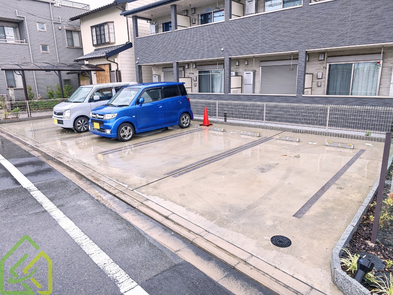 駐車場　敷地内駐車場も、写真で確認