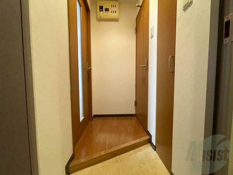 玄関　玄関の様子です。明るい印象ですね。気分もあがりそう。