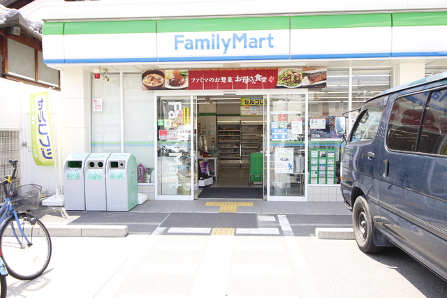コンビニ　ファミリーマート　西堤本通西店（コンビニ）まで450m