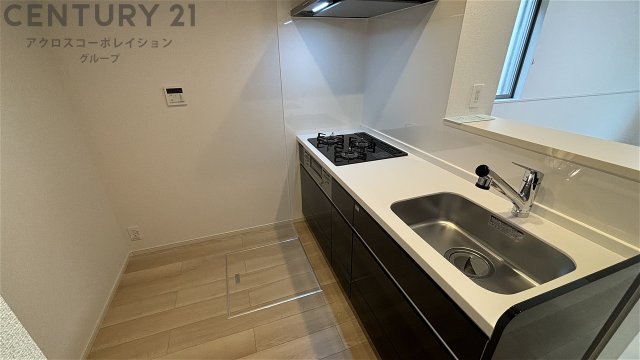 キッチン　３口コンロ付きのシステムキッチンです♪