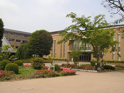 中学校　晃華学園中学校高等学校（中学校）まで1000m