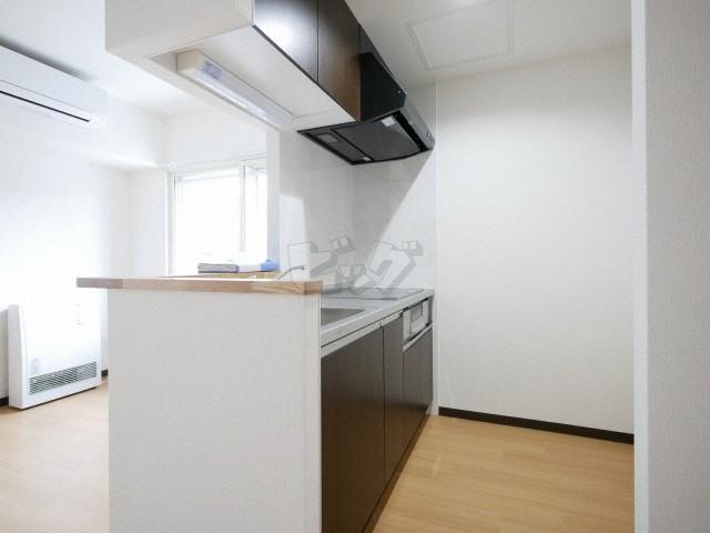 キッチン　作業台との一体感が嬉しいシステムキッチン付きです♪