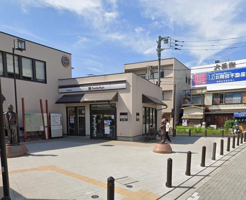 コンビニ　ファミリーマート（コンビニ）まで450m