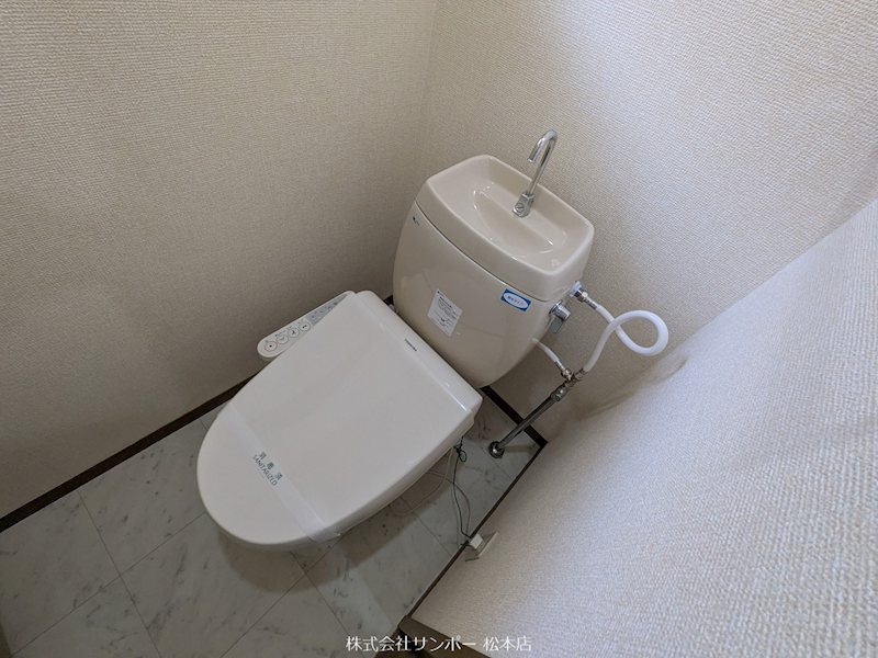 ＪＲ篠ノ井線 村井駅 徒歩9分 2階建 築32年のトイレ写真