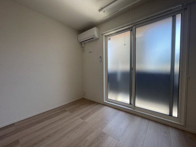 その他部屋・スペース　広くて明るい寝室