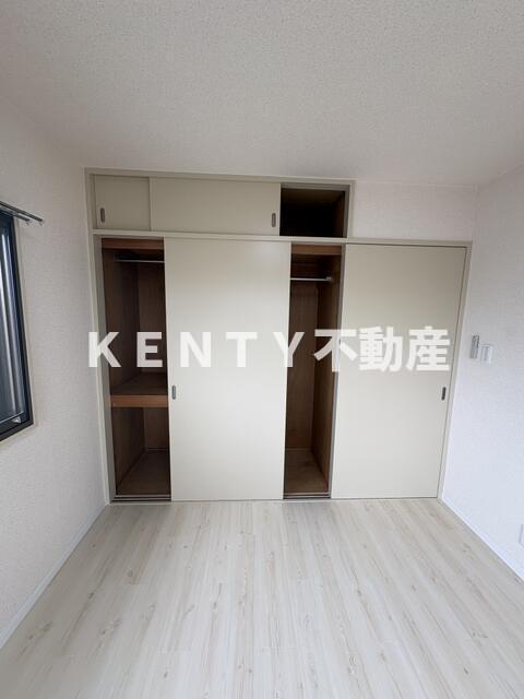 その他部屋・スペース　開放的な寝室です