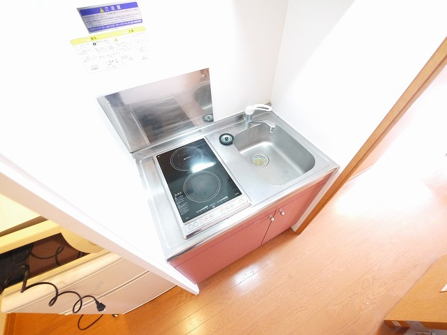 キッチン　コンパクトなキッチンで掃除もラクラク