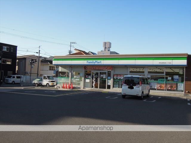 コンビニ　ファミリーマート（コンビニ）まで516m