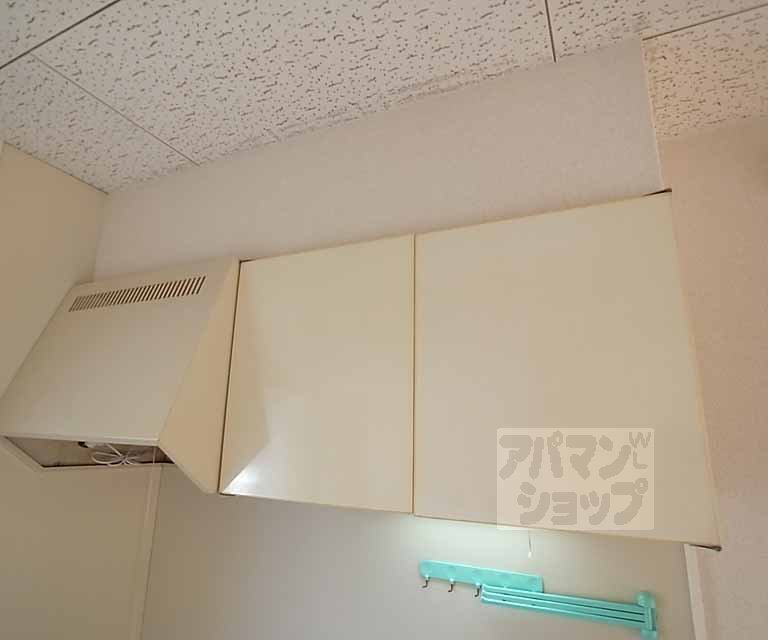 収納　キッチンの上部収納