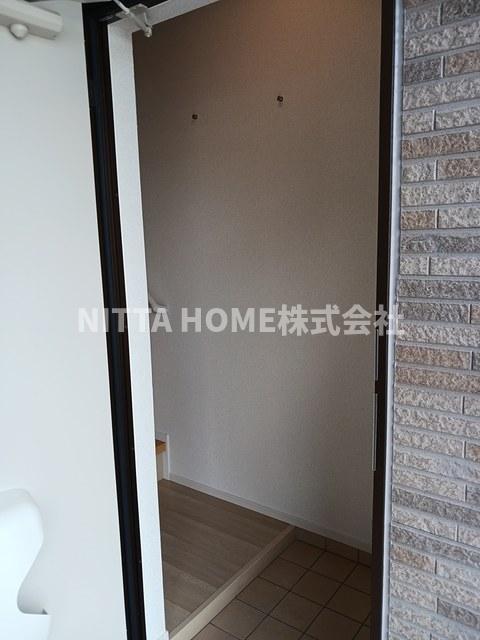 玄関　お部屋は２階になります＊