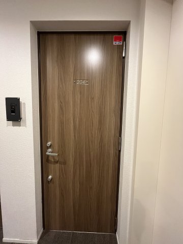 玄関　※同物件別部屋参考写真