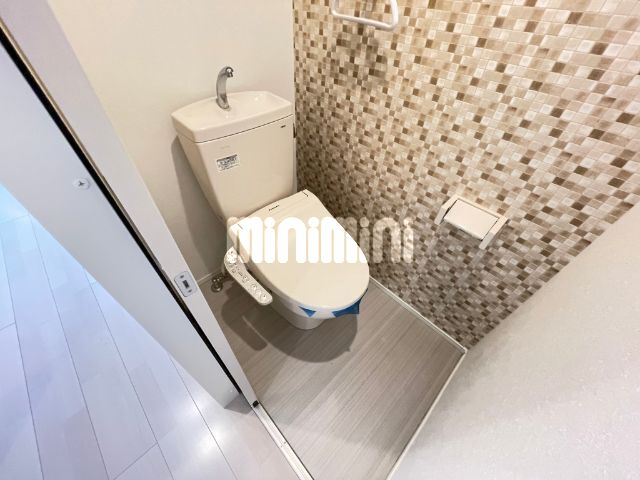 トイレ　温水洗浄便座付きです