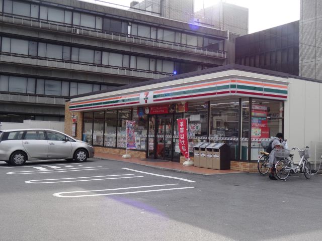コンビニ　セブンイレブン（コンビニ）まで640m