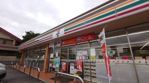 コンビニ　セブンイレブン 水海道駅前店（コンビニ）まで489m