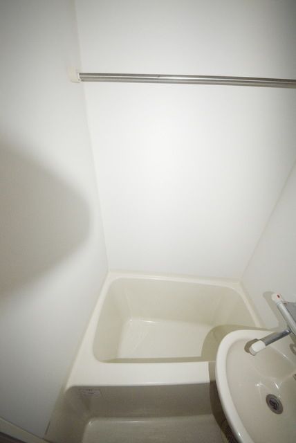 バス・シャワールーム　★広々としたバスルームです★※別部屋参考写真