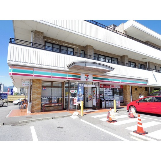 コンビニ　セブンイレブン下諏訪湖岸通り店（コンビニ）まで332m