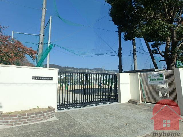 小学校　池田市立秦野小学校（小学校）まで197m