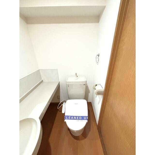 トイレ　温水洗浄便座。