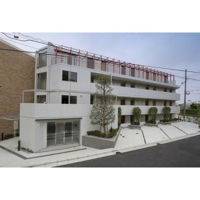 建物外観　鉄筋コンクリート造のがっちりとした建物。