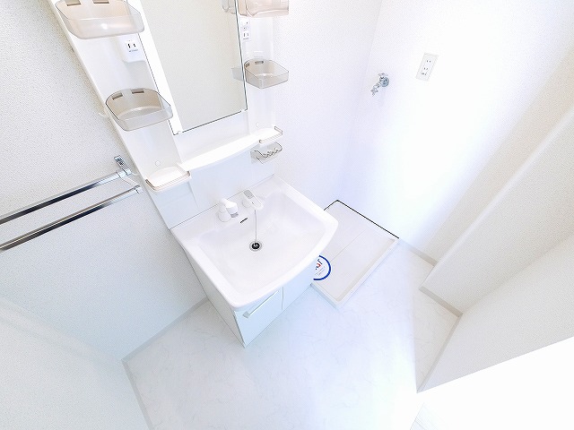 洗面設備　ゆったりとスペースのある洗面所