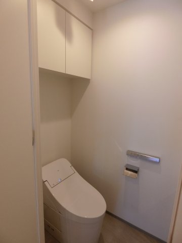 トイレ　他のお部屋の参考写真となります。