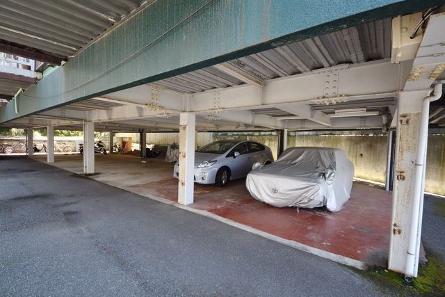 駐車場　★屋根付き駐車場です★