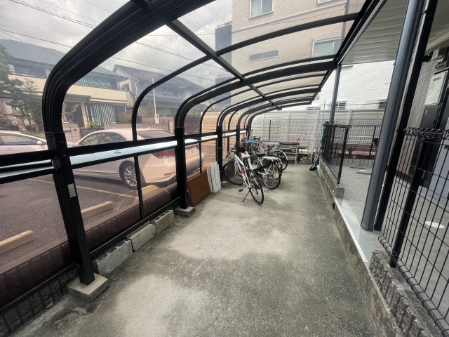 その他　屋根付駐輪場