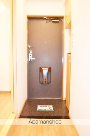 ロイヤルコートの玄関写真