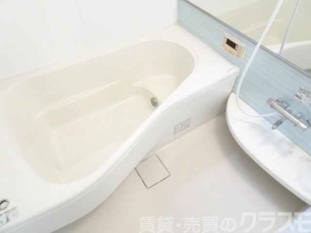 バス・シャワールーム　浴室乾燥機＆追焚機能付き広々バスルーム♪