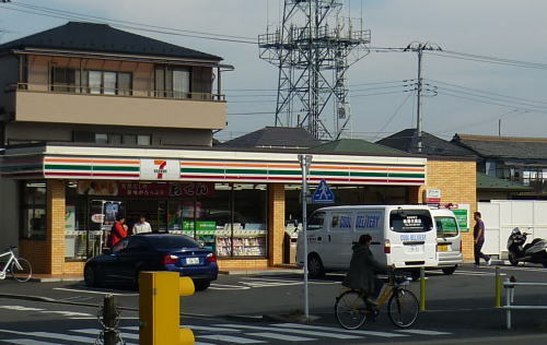 コンビニ　セブンイレブン日野万願寺２丁目（コンビニ）まで961m