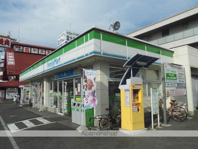 コンビニ　ファミリーマート（コンビニ）まで387m