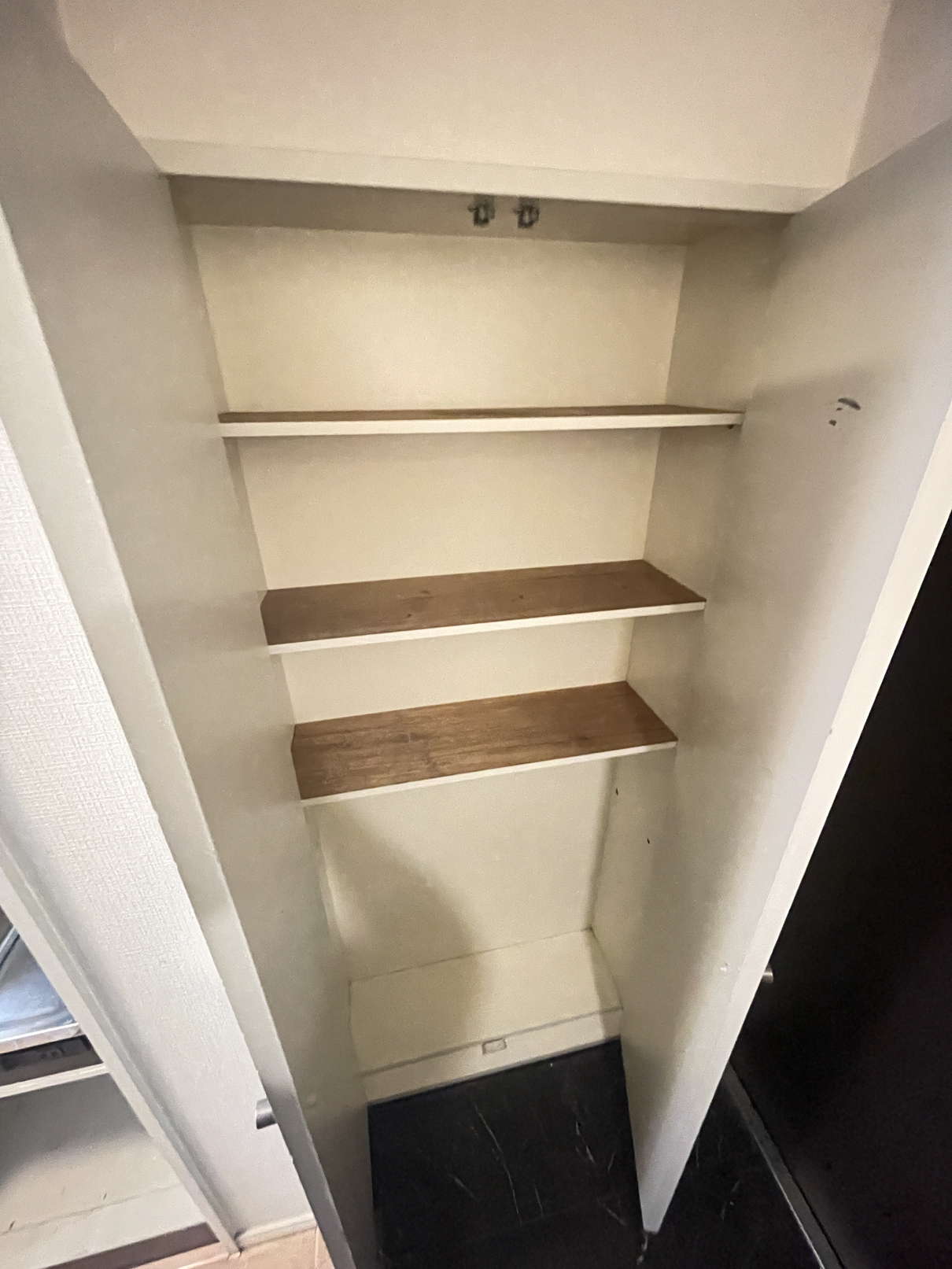 玄関　※同物件別号室の参考写真です。