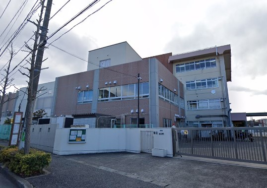 小学校　川崎市立王禅寺中央小学校（小学校）まで406m