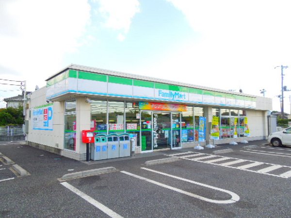 コンビニ　ファミリーマート（コンビニ）まで500m