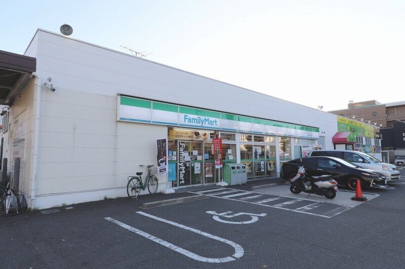 コンビニ　ファミリーマート巽中三丁目店（コンビニ）まで389m