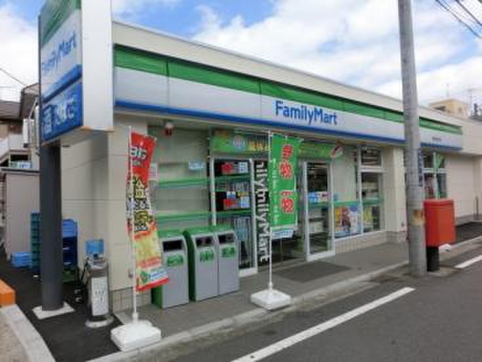 コンビニ　ファミリーマート釜台町店（コンビニ）まで390m