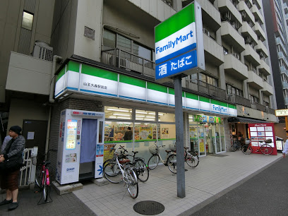 コンビニ　ファミリーマート（コンビニ）まで788m