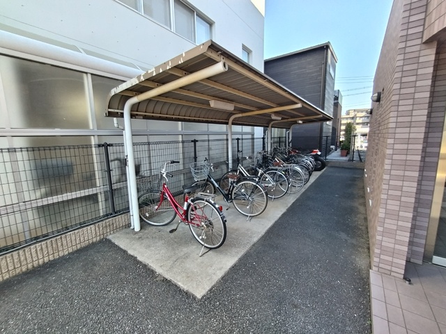 その他共有部分　屋根付き駐輪場