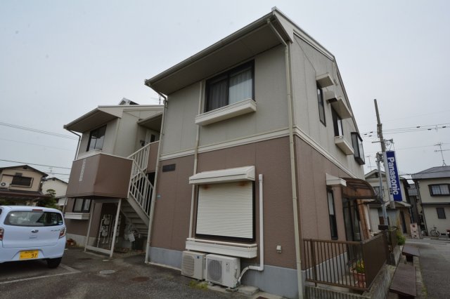 建物外観　敷地内駐車場あり♪
