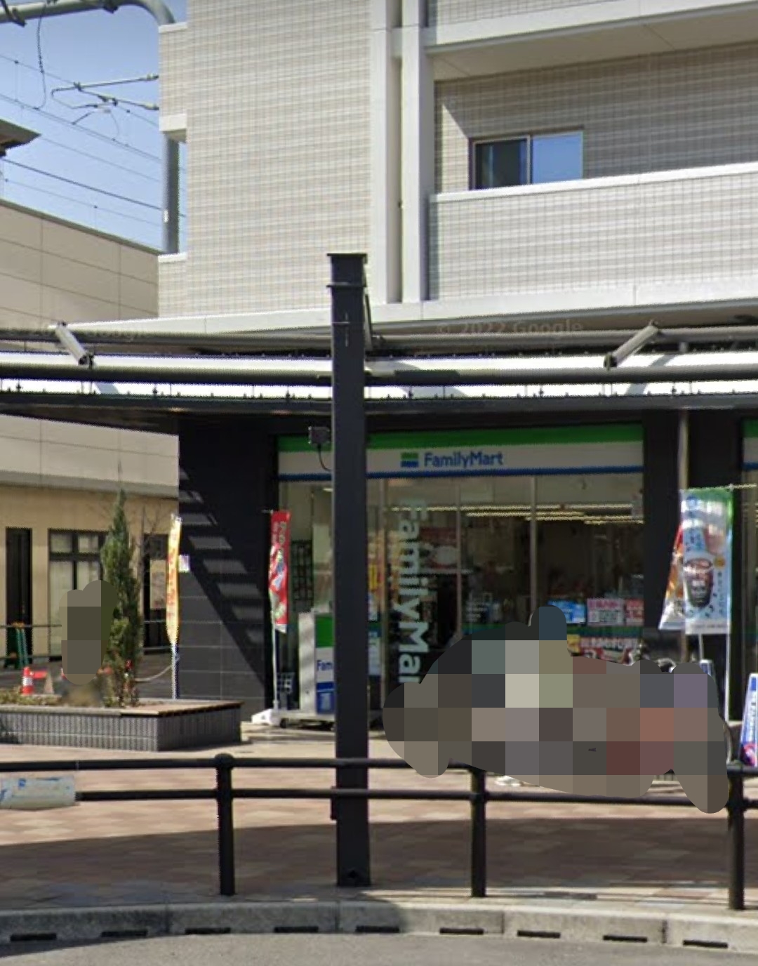コンビニ　ファミリーマート東花園駅前店（コンビニ）まで370m