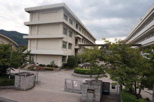 中学校　広島市立安佐中学校（中学校）まで391m