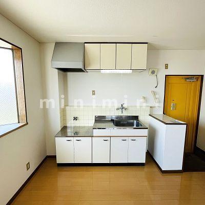 キッチン　※写真は別号室のものですので現状優先とさせていただきます