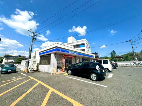 コンビニ　ローソン西条御条店（コンビニ）まで74m