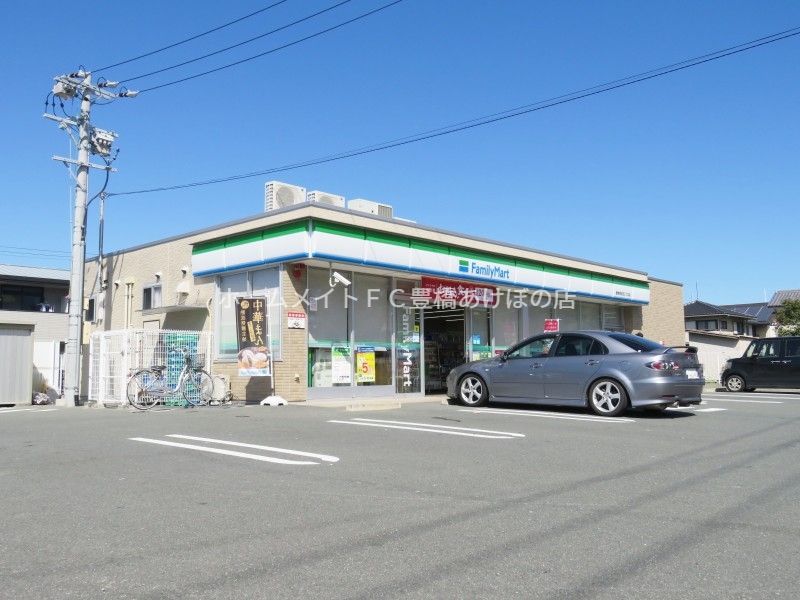 コンビニ　ファミリーマート豊橋東岩田三丁目店（コンビニ）まで330m
