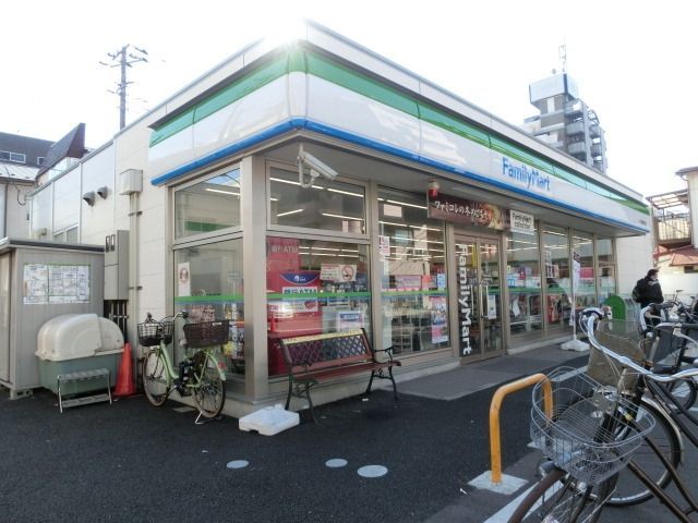 コンビニ　ファミリーマート（コンビニ）まで240m