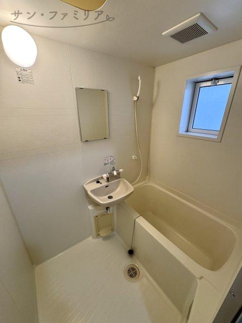 バス・シャワールーム　同一物件別部屋写真