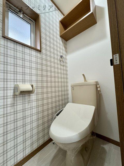 トイレ　同一物件別部屋写真